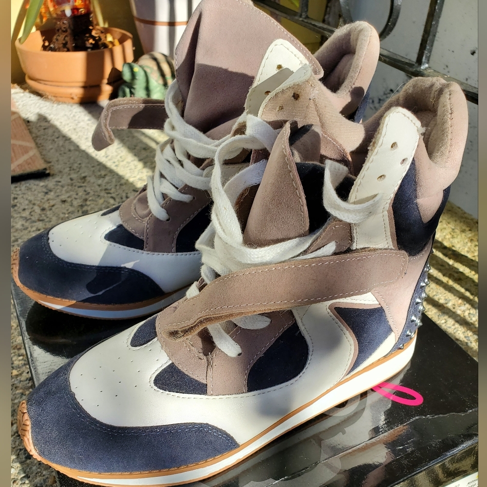 High top multi-color fashion sneakers by Heart Soul, size 7.5 M.